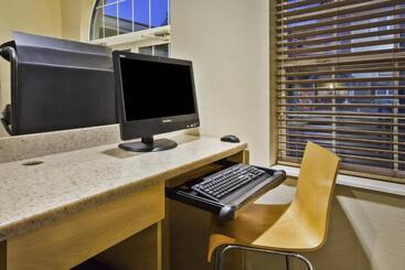 هتل Towneplace Suites Detroit Dearborn