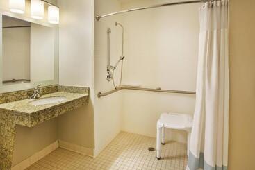 هتل Towneplace Suites Detroit Dearborn