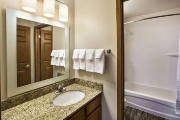 هتل Towneplace Suites Detroit Dearborn