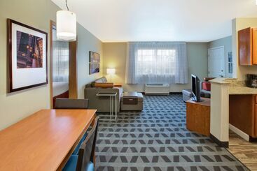 هتل Towneplace Suites Detroit Dearborn
