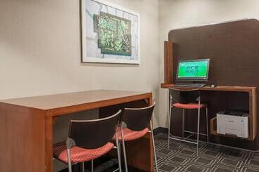هتل Towneplace Suites Mobile