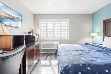 هتل Travelers Inn Medford