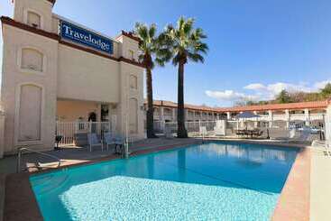 هتل Travelodge By Wyndham Redding Ca