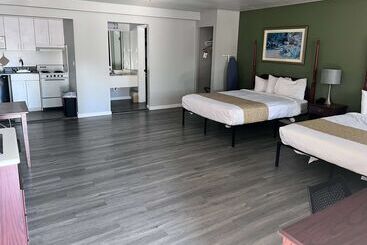 هتل Travelodge By Wyndham Redding Ca