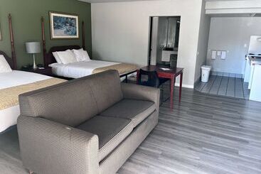 هتل Travelodge By Wyndham Redding Ca