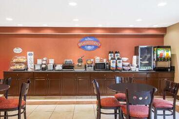 هتل Spark By Hilton Winston Salem University