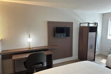 בית מלון כפרי Surestay By Best Western Groves