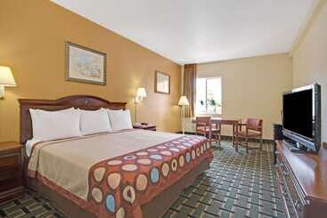 مُتل Super 8 By Wyndham Daytona Beach