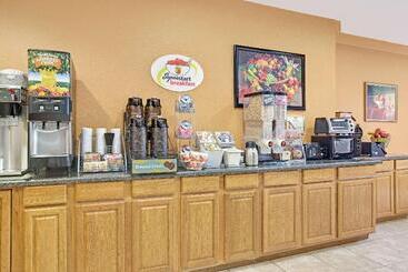 مُتل Super 8 By Wyndham Daytona Beach