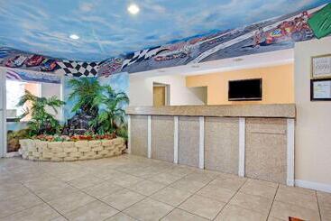 مُتل Super 8 By Wyndham Daytona Beach
