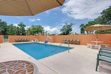 مُتل Super 8 By Wyndham Daytona Beach