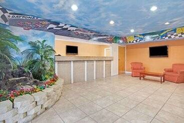 مُتل Super 8 By Wyndham Daytona Beach