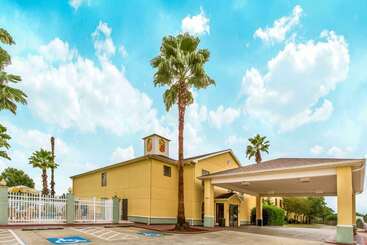مُتل Super 8 By Wyndham Lake Charles/sulphur