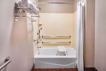مُتل Super 8 By Wyndham North Hollywood