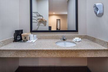 مُتل Super 8 By Wyndham North Hollywood
