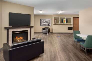 مُتل Super 8 By Wyndham Sioux Falls