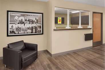 مُتل Super 8 By Wyndham Sioux Falls