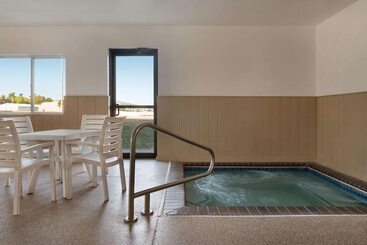 مُتل Super 8 By Wyndham Sioux Falls