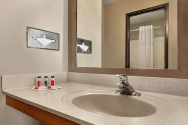 مُتل Super 8 By Wyndham Sioux Falls