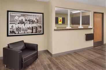 مُتل Super 8 By Wyndham Sioux Falls