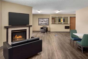 مُتل Super 8 By Wyndham Sioux Falls