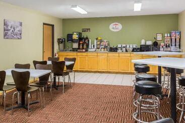 مُتل Super 8 By Wyndham Sioux Falls