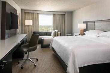 Sheraton Overland Park Hotel At The Convention Center