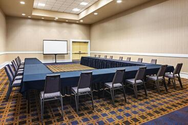 Sheraton Overland Park Hotel At The Convention Center