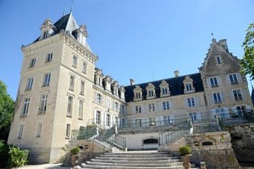 هتل Château De Blet