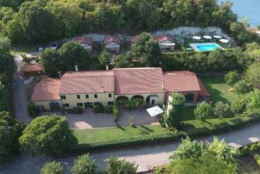 בית מלון כפרי Agriturismo Alba