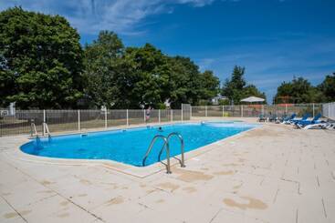 בית מלון כפרי Camping De Kernéjeune