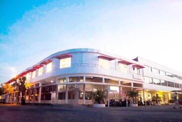 هتل Mall Santana Del Río