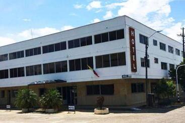 هتل Mall Santana Del Río