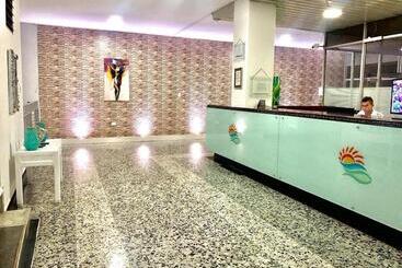 هتل Mall Santana Del Río