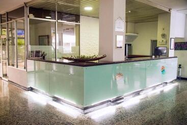 هتل Mall Santana Del Río