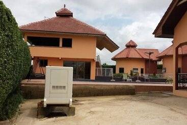 هتل Ponderosa Travel Lodge