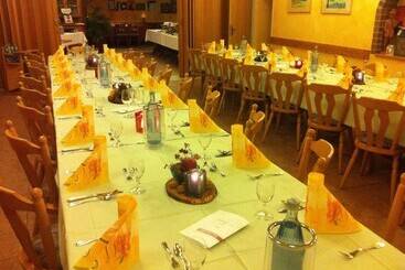 هتل Restaurant Zum Felsenkeller