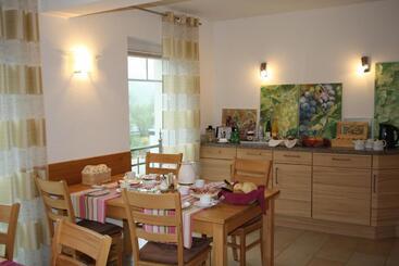 ペンション Weingut Goeres