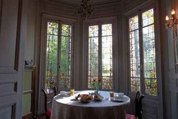 تختخواب و صبحانه Château De La Motte