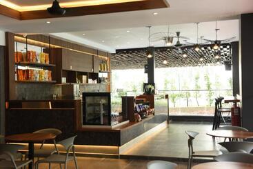Vangohh Eminent Hotel & Spa