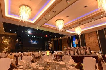 Vangohh Eminent Hotel & Spa