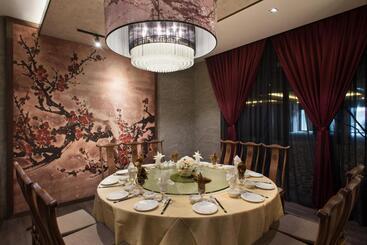 Vangohh Eminent Hotel & Spa