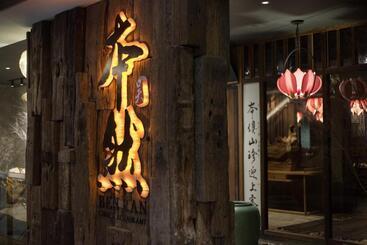 Vangohh Eminent Hotel & Spa