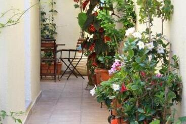 پانسیون Guesthouse Niriides