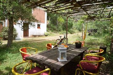 Quiet Cottage In Estate Casas Da Cerca Near Troviscais