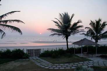 בית מלון כפרי Regenta Beach House Resort, Goa