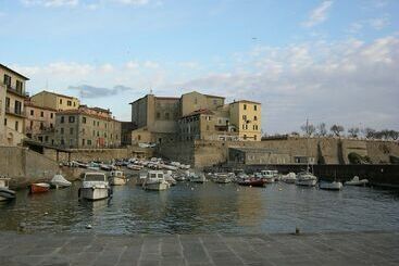 هتل Yacht Suite Piombino