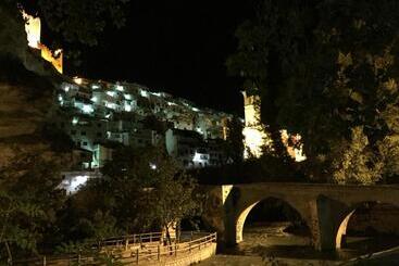 La Cueva Delola - Alcala del Jucar