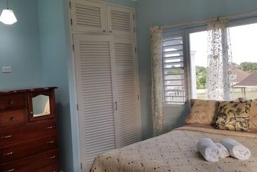 Oceanic View Apartment At Fern Court - St. Ann's Bay