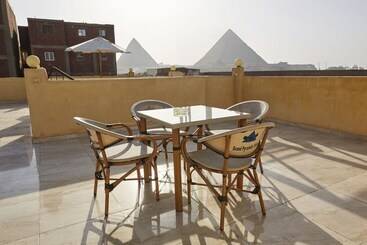 پانسیون The View Pyramids